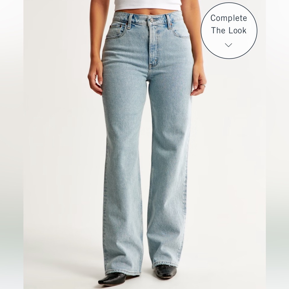 Abercrombie Curve Love High Rise 90s Relaxed Jean light wash size 31/12 xl